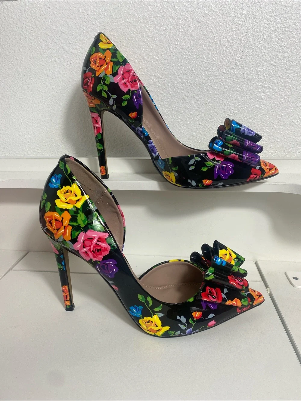Betsey Johnson Black Patent Floral Pointed-Toe Bow Heels Size 8.5